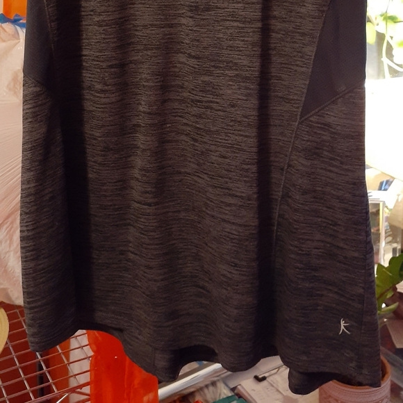 Top/Workout - Picture 3 of 10